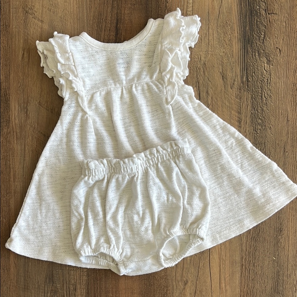Casual White Sleeveless Knit Dress Set with Ruffles and Bummies 3-6m